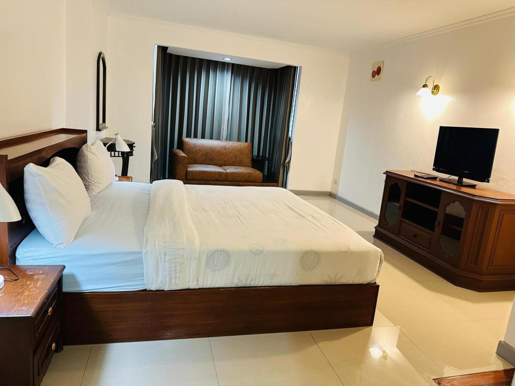 Rent Omni Tower Nana - Prime Sukhumvit Location 公寓 *