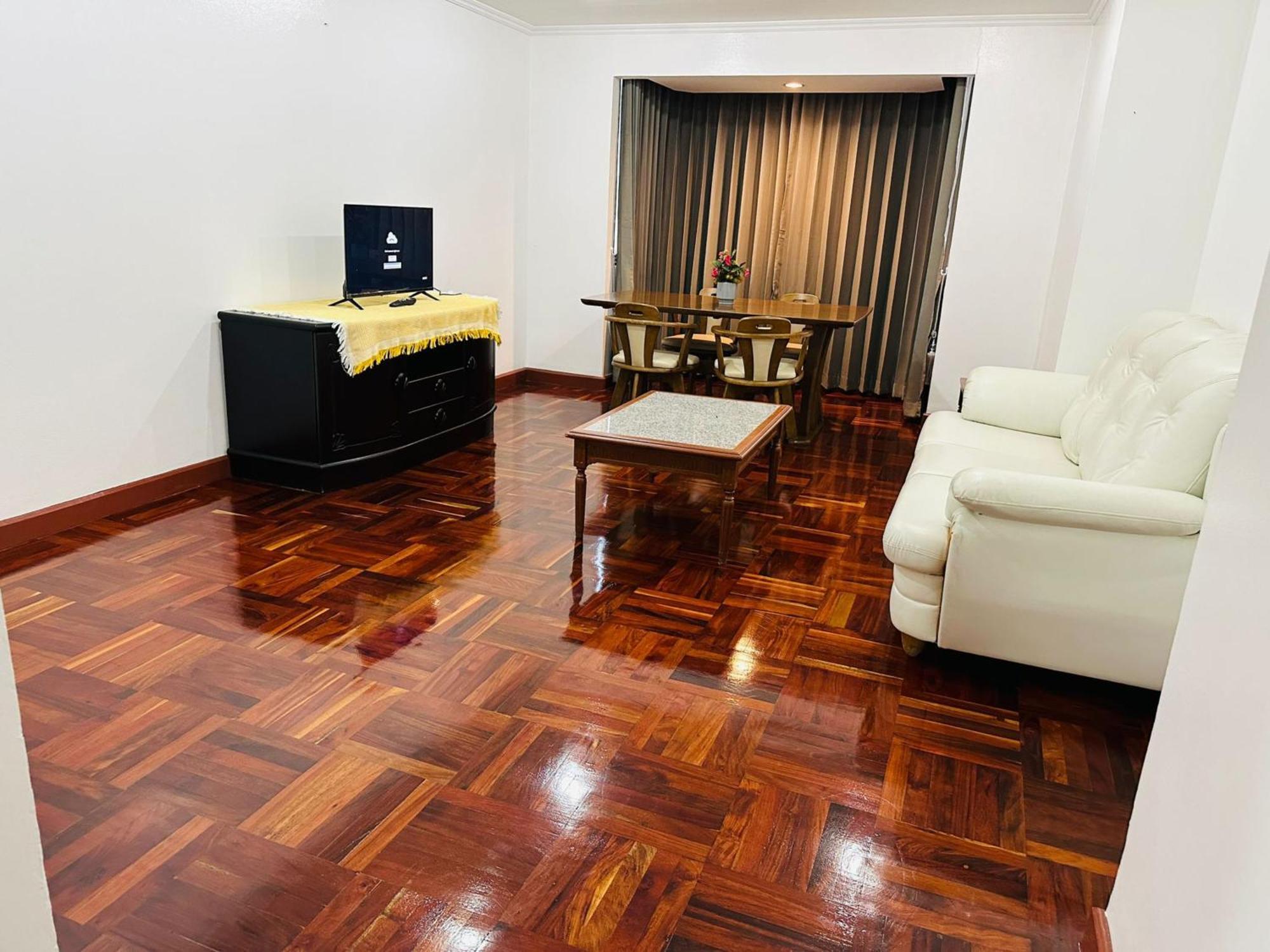 Rent Omni Tower Nana - Prime Sukhumvit Location
