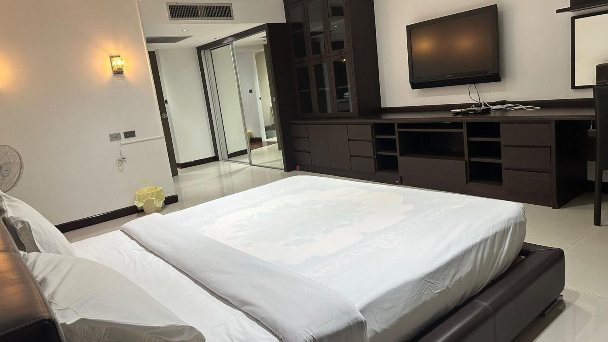 公寓 Rent Omni Tower Nana - Prime Sukhumvit Location *