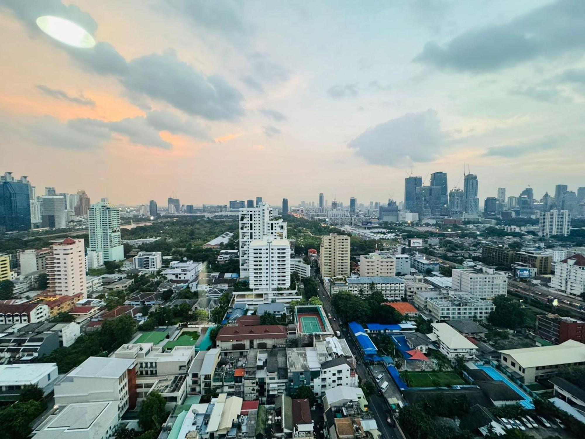 Rent Omni Tower Nana - Prime Sukhumvit Location 公寓 *