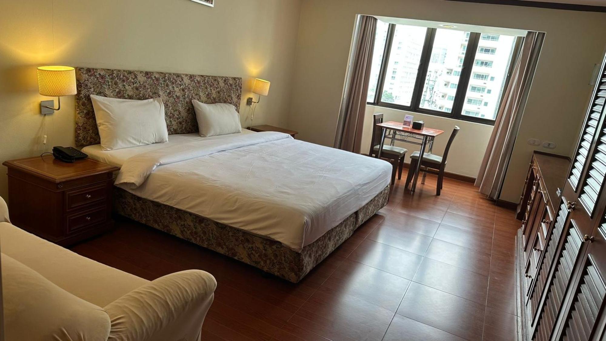 Rent Omni Tower Nana - Prime Sukhumvit Location 曼谷