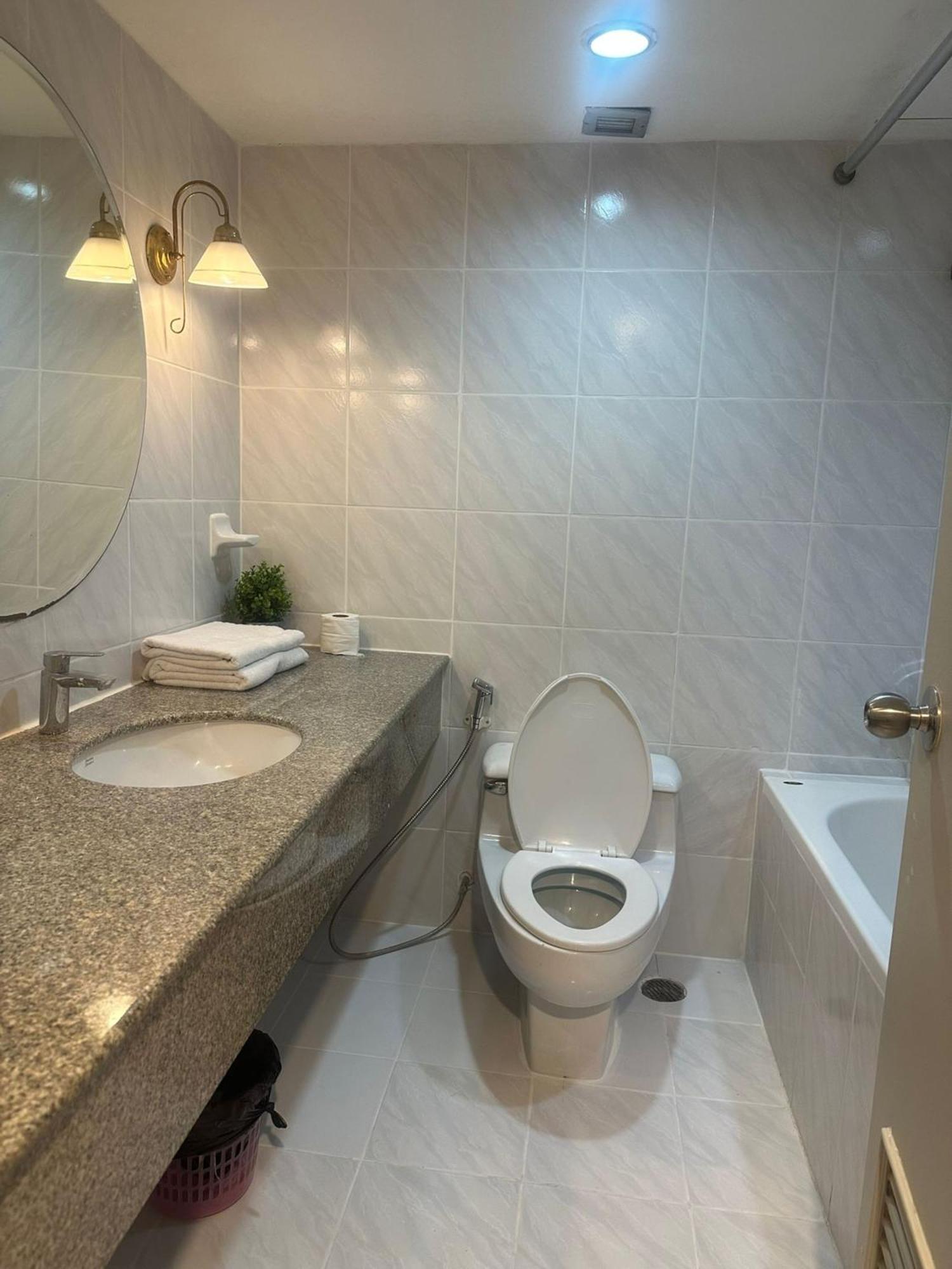 Rent Omni Tower Nana - Prime Sukhumvit Location 公寓 *