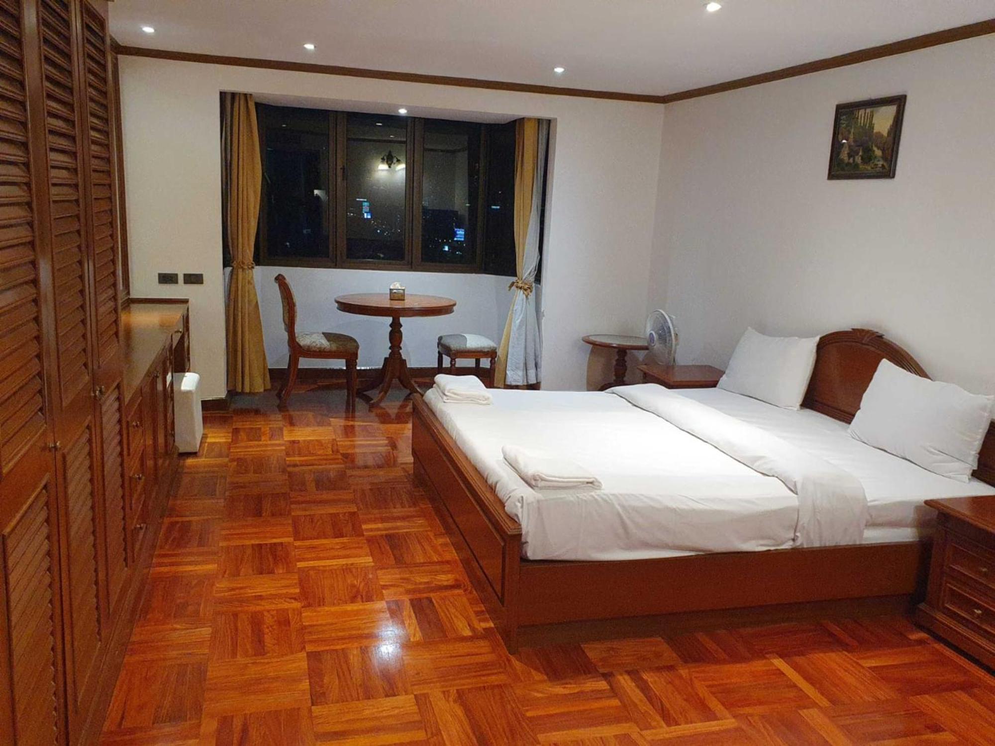 Rent Omni Tower Nana - Prime Sukhumvit Location 曼谷
