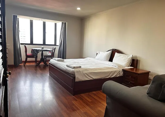 Direct Rooms At Omni Complex, Nana