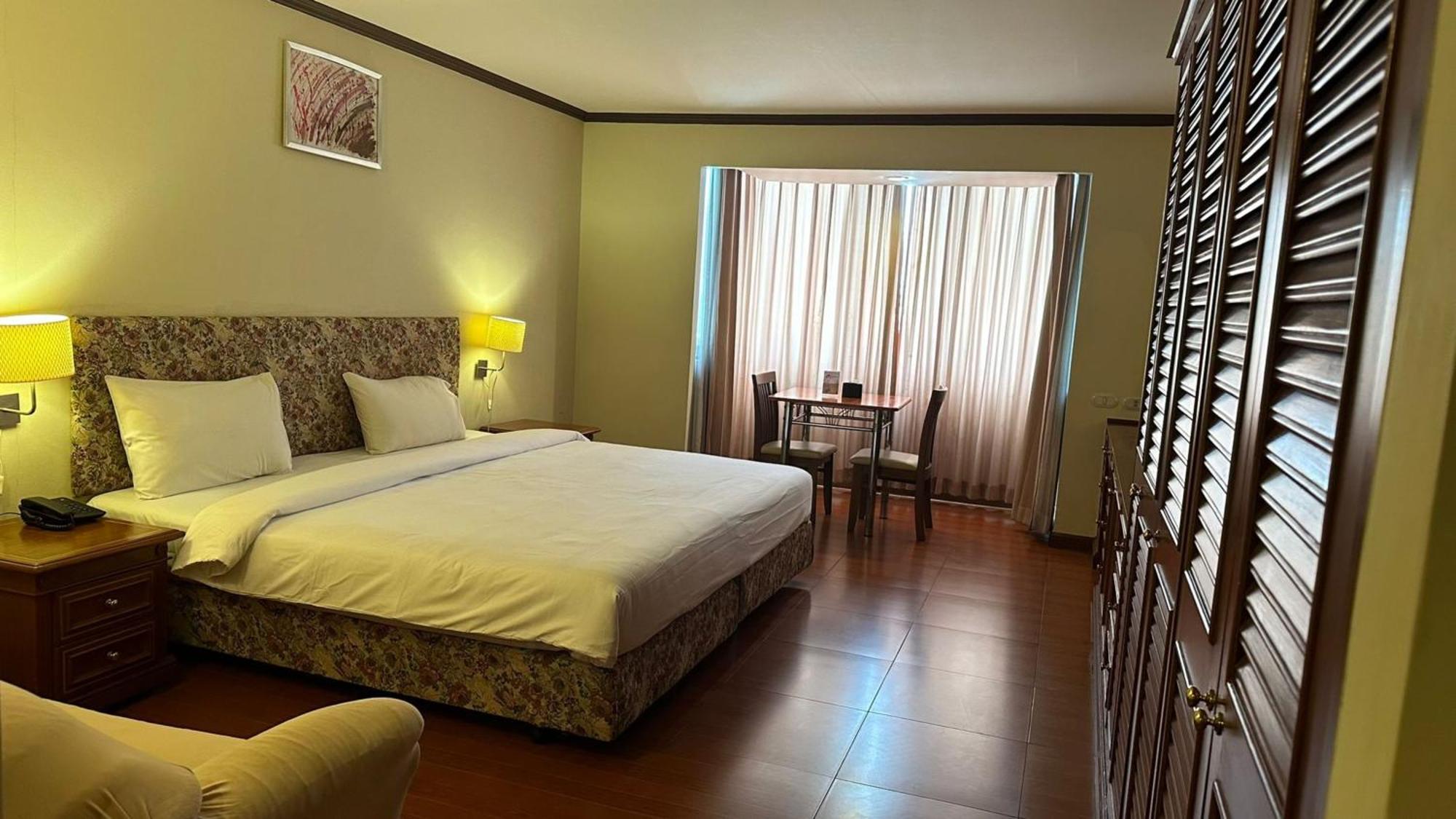 Direct At Omni Complex, Nana Appartement